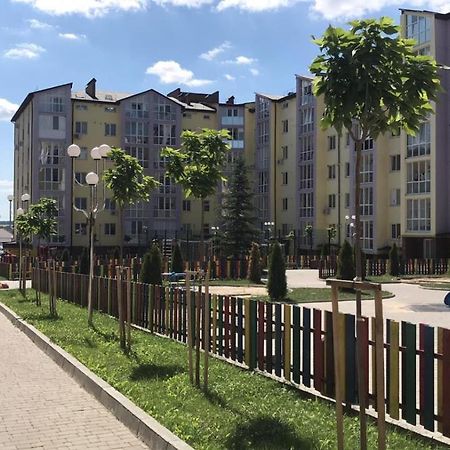 Новые Апартаменты В Жк Барский Yakushintsy Exterior foto